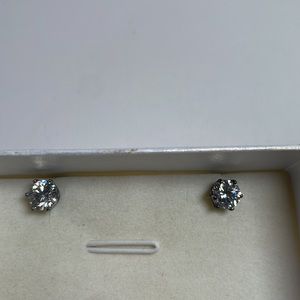 💥NIB w/ tag J. Francis Swarovski Ziconia Round Sterling Stud Pierced Earrings
